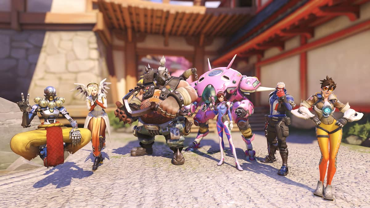 Overwatch heroes posing together