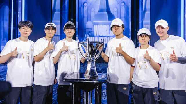 T1 players celebrate Worlds trophy victory