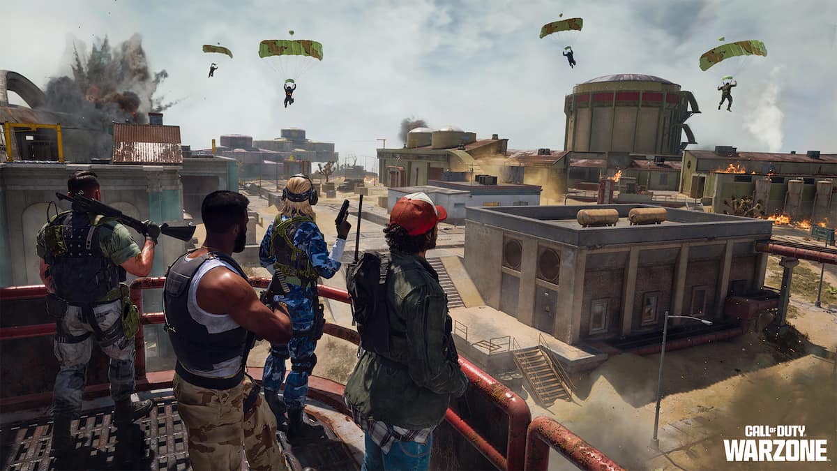 Players parachuting in Warzone match